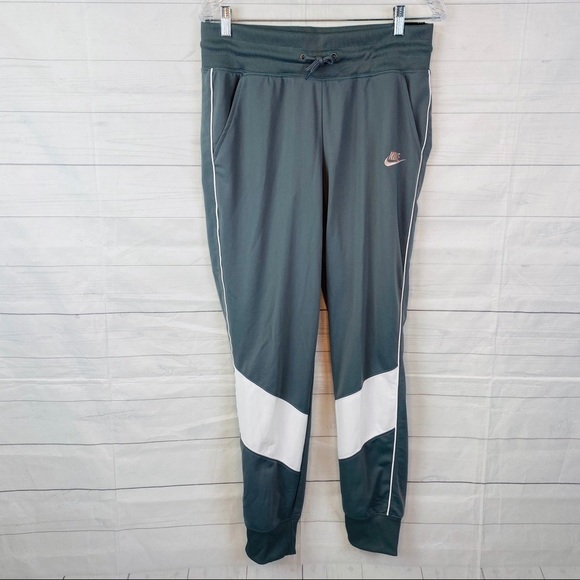 Women’s Nike Sportswear Track Set - Picture 6 of 9